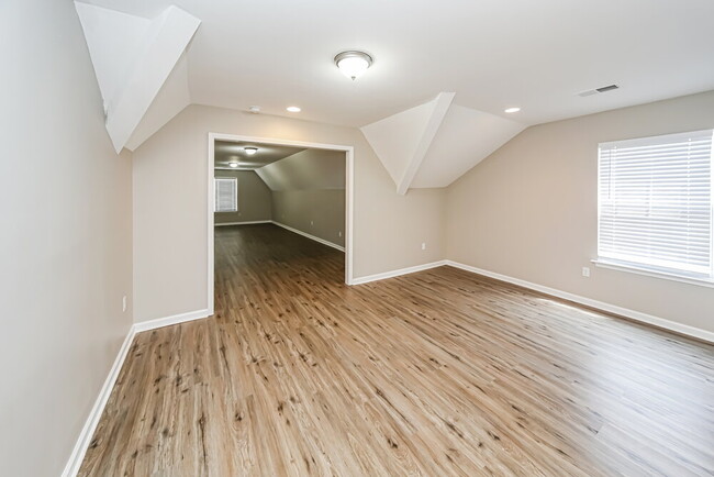 Building Photo - 691 Classic Dr S