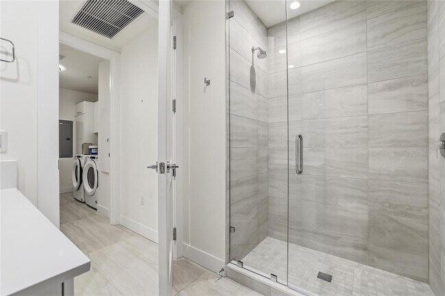 Building Photo - 301 1st St S