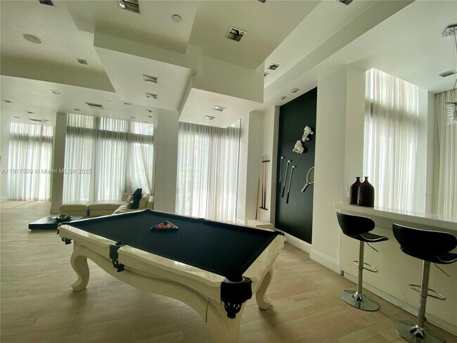 Building Photo - 350 S Miami Ave