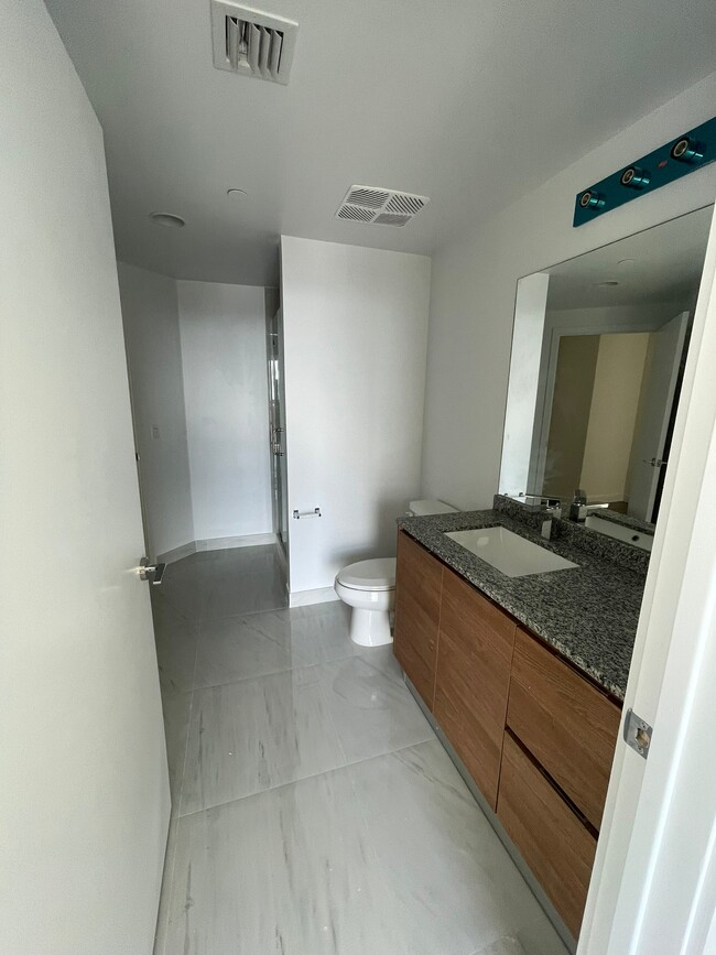 Building Photo - 155 S Miami Ave