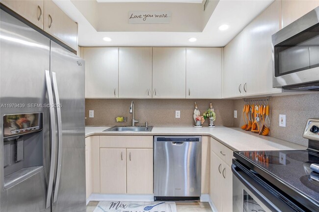 Building Photo - 5600 Collins Ave