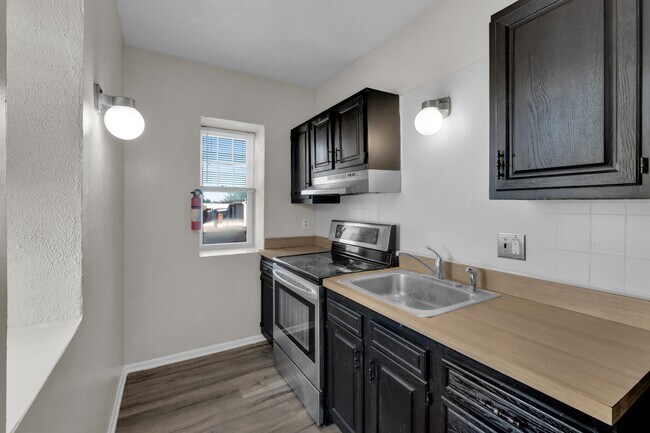 Building Photo - 439 Walnut St