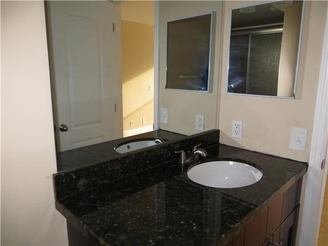 Building Photo - 110 Lake Emerald Dr
