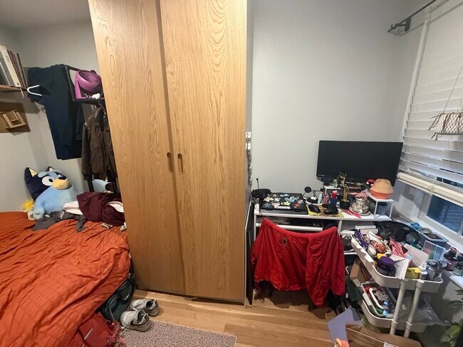 Building Photo - 54 Melrose St