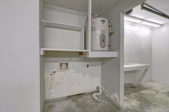 Building Photo - 913 St Timothy St