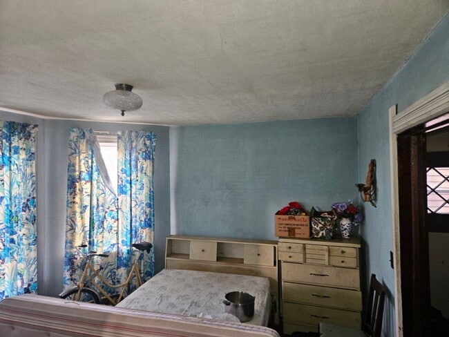 Building Photo - 2424 Broadway St