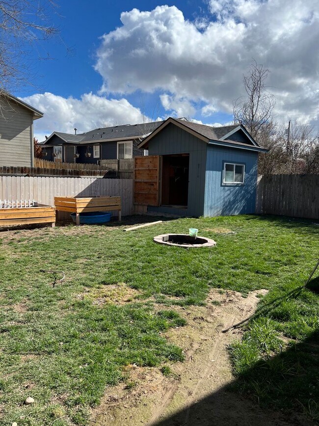Building Photo - Coming soon! 3 bed single family home on a court