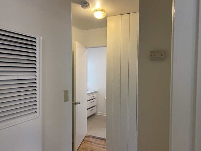 Hall - 4531 Mammoth Ave