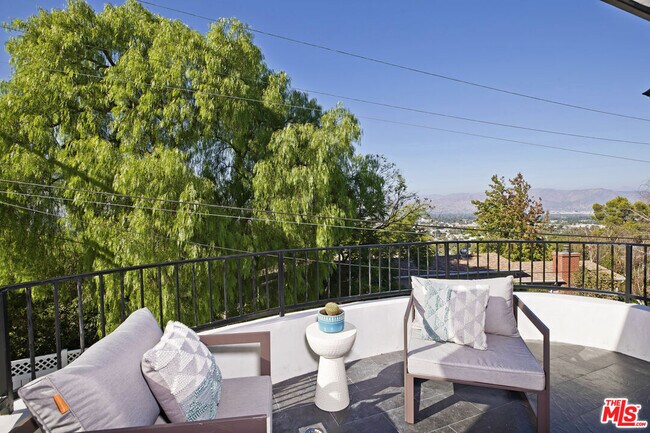 Building Photo - 3712 Berry Dr