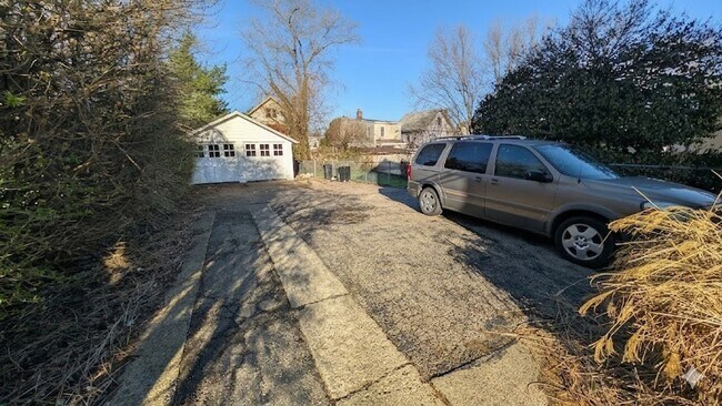 Building Photo - 3943 Glenmore Ave