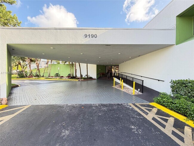 Building Photo - 9201 Lime Bay Blvd