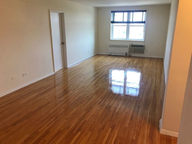 Building Photo - "Charming 1-Bedroom Haven with Granite Touches & Gleaming Hardwood - 800 Sq Ft Gem in The Bronx!"