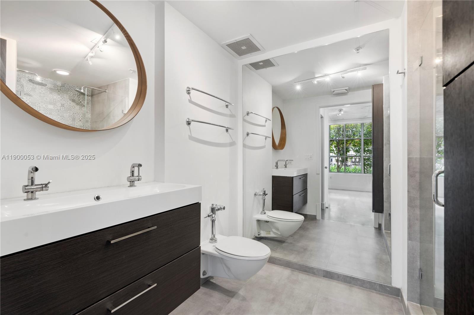 Building Photo - 3451 NE 1st Ave