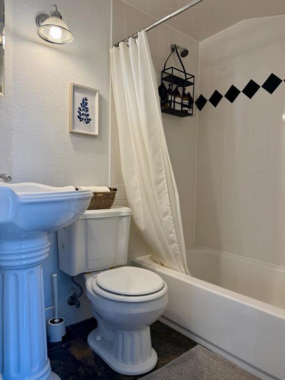 Building Photo - 910 SE 2nd St