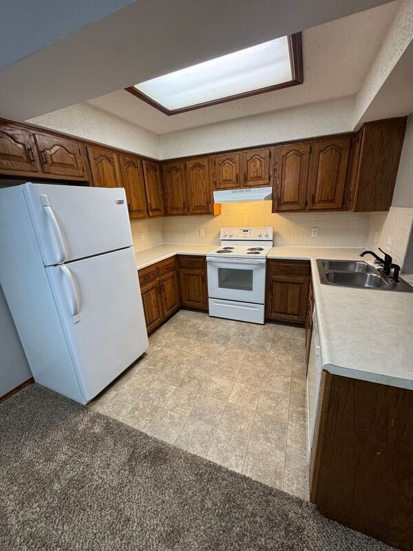 Building Photo - 296 Streamside Ct