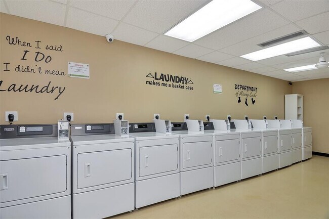 Building Photo - 305 N Pompano Beach Blvd