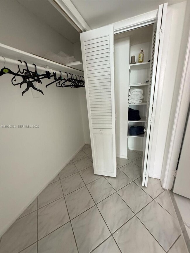 Building Photo - 6039 Collins Ave