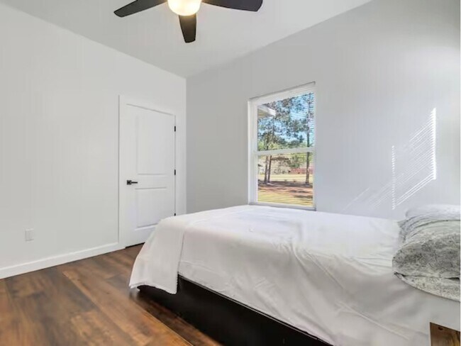 Building Photo - 134 Blackberry Ln