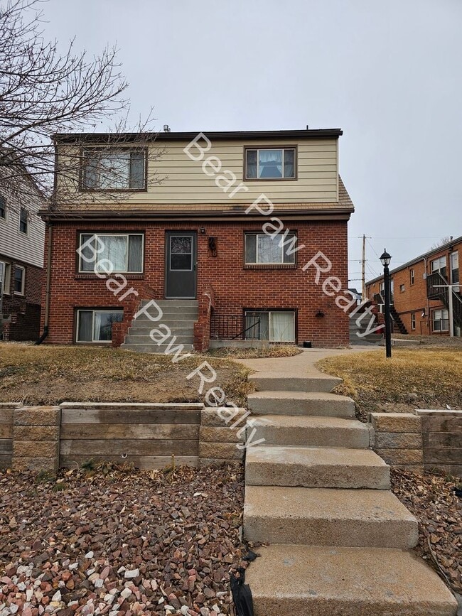 Building Photo - 708 W 1st Ave