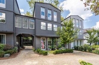 Building Photo - 518 Bismark Rd NE