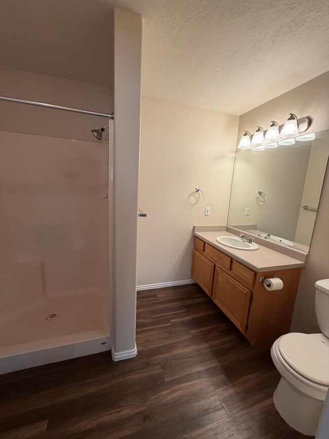 Building Photo - Charming 2 bedroom, 1 bath townhome ideally located in downtown Ivins!