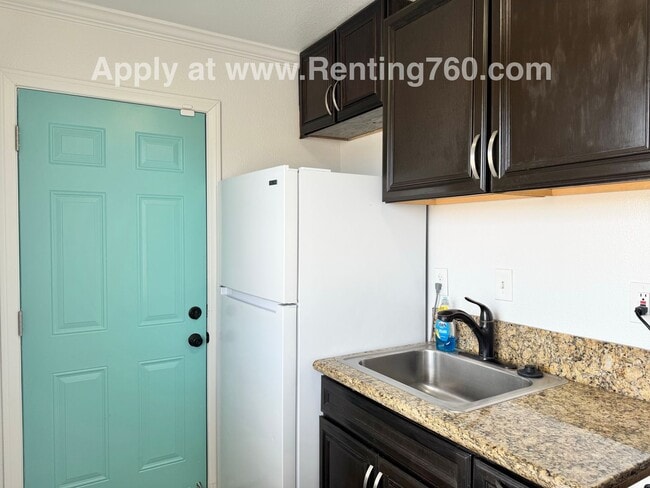 Building Photo - Super Cute Furnished Beach Cottage!