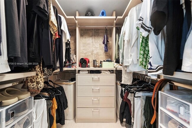 Building Photo - 1000 Brickell Plaza