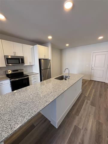 Building Photo - 300 N McDonald St