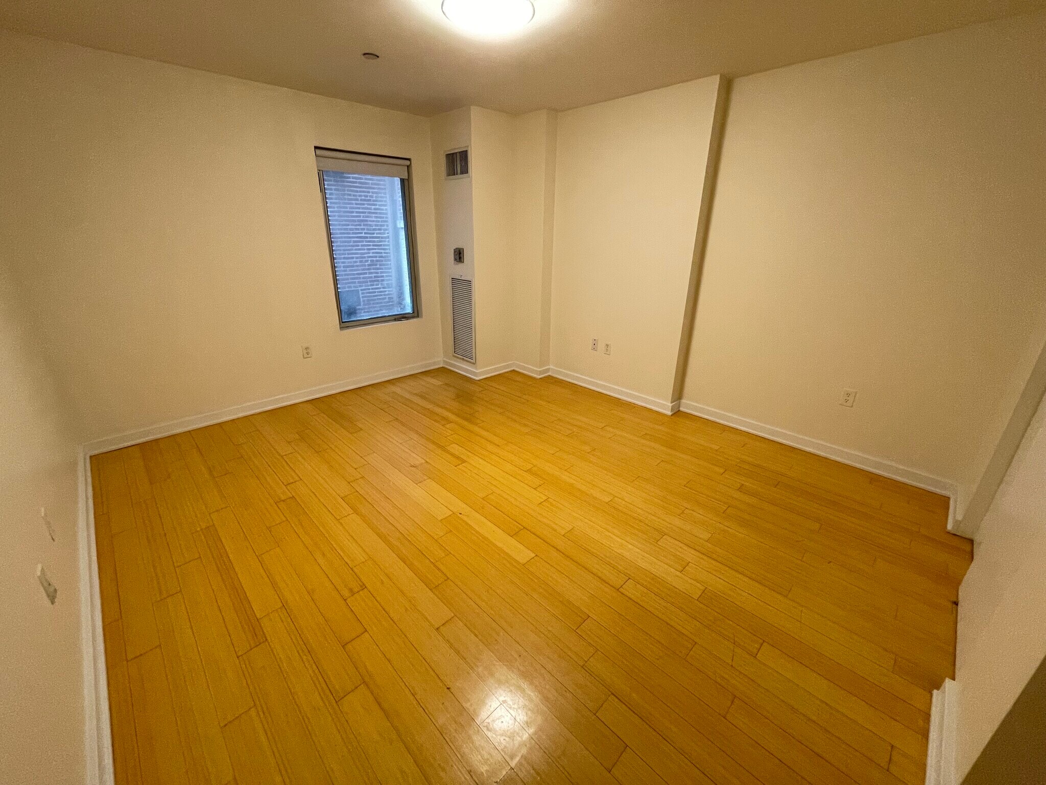 Building Photo - 32 Boylston St