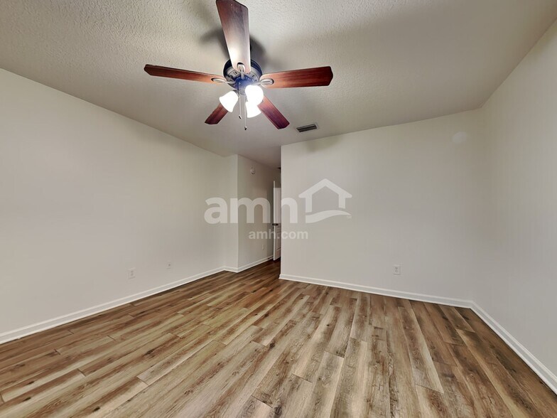 Building Photo - 3943 Hunters Lake Cir E