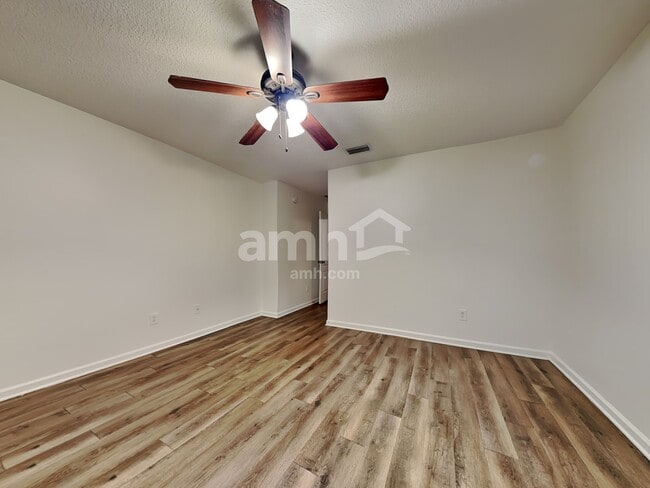 Building Photo - 3943 Hunters Lake Cir E