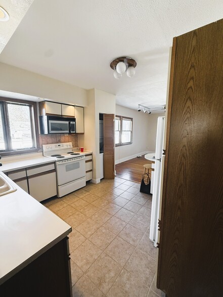 Building Photo - 5 Brewer St