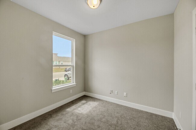 Building Photo - 3308 Bristol Motor Pass