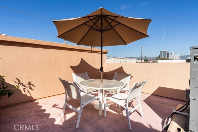 Building Photo - 1827 Barry Ave