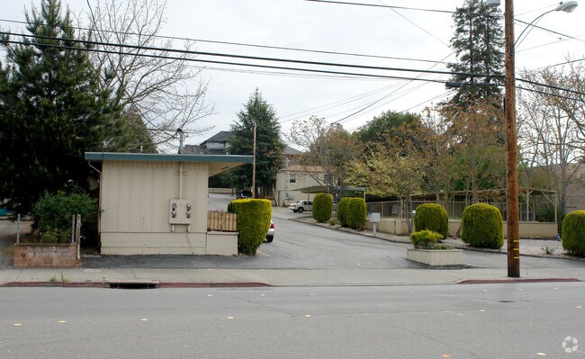 Building Photo - 970 Healdsburg Ave