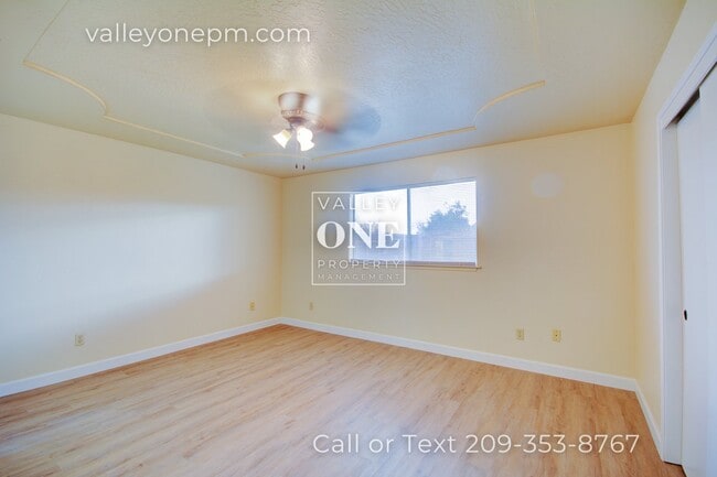Building Photo - 2232 Ridgeway Dr