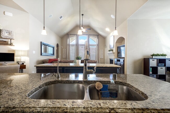 Building Photo - 2519 Kinsgate Forest Dr