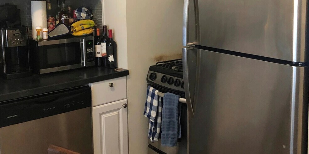 Building Photo - 2151 N Fremont St