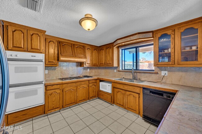 Building Photo - 2153 Trawood Dr