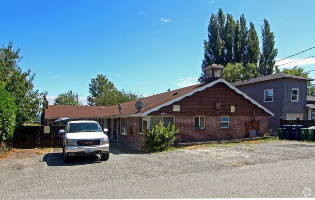 Primary Photo - Rainier Court Apartments