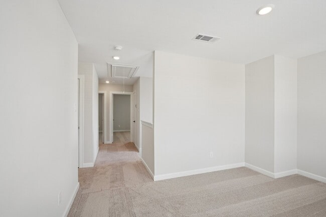 Building Photo - 1006 Whispering Winds Dr