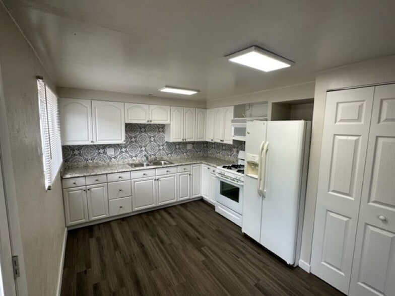 Primary Photo - 7225 W 20th Ave