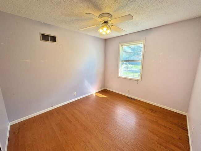 Building Photo - 125 SE 240th Rd