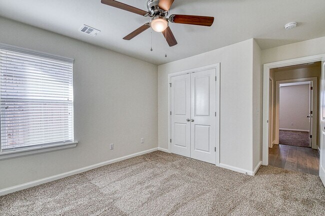 Building Photo - 3112 Pebble Pond Dr