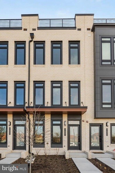 Building Photo - 2607 1st St NW
