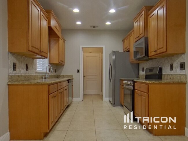 Building Photo - 605 Arlington Ct