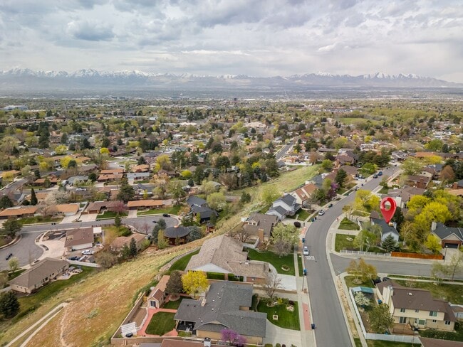 Building Photo - Spacious 5-Bedroom Home for Rent in Sandy, UT