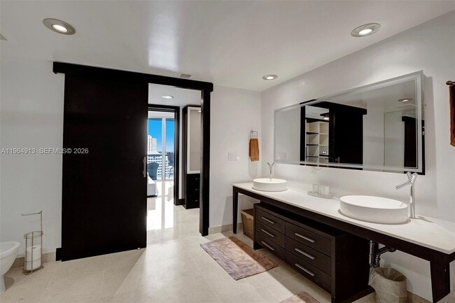 Building Photo - 465 Brickell Ave