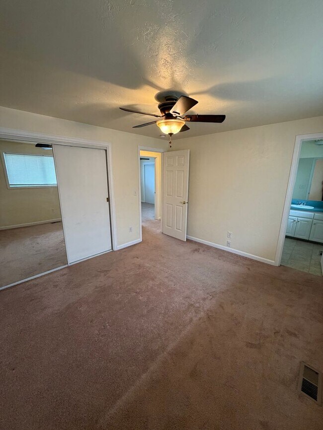 Building Photo - Must See 3 Bedroom with Fenced Yard!