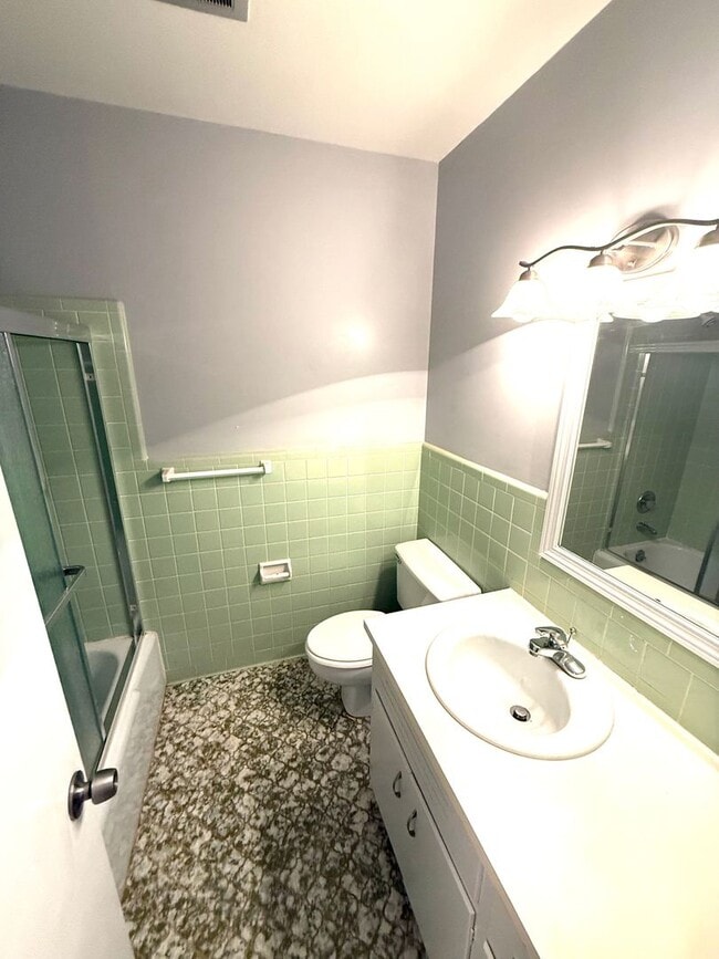 Building Photo - ** 4 bed 2 bath located in Morningview ** Call 334-366-9198 for a self showing